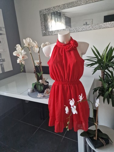 Une robe rouge - taille, 36