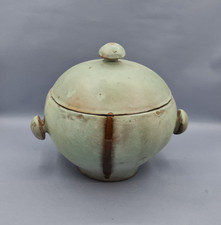 ANCIEN POT COUVERT EN GRÈS ÉPAIS MAT VERT CÉLADON À GLAÇURE MARRON - 1950s