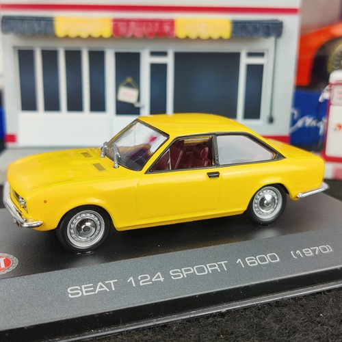 Voiture seat 124 - seat,