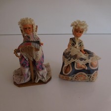 2 personnages poupées