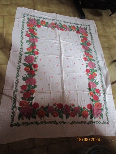 Joli nappe fleurie - fleurie, ou
