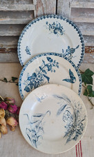 3 ANCIENNES ASSIETTES PLATES TERRE DE FER DECOR DE FLEURS