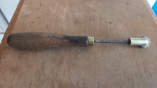 Rare Ancien outil roulette à cuir de sellier FABRIQUE VERMEIL SUISSE Old tool