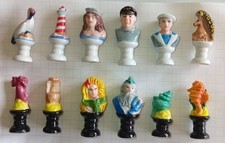 serie de 12 feves jeu d'echecs de la mer 2006 hep