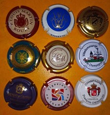 K6) Un lot de 9 capsules de