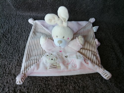 Doudou plat lapin rose brodé