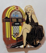 PINS PIN MARILYN MONROE ROBE