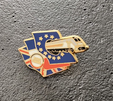 Pin's Arthus Bertrand Paris Eurotunnel Eurostar RoyaumeUni France Drapeaux (732)
