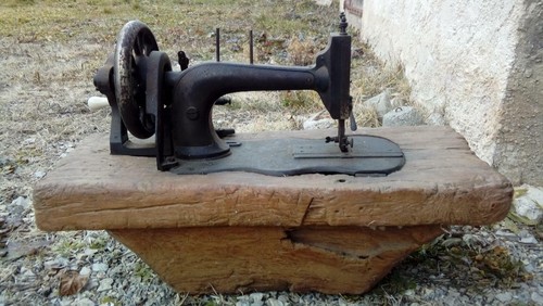 Ancienne machine coudre - ancienne,