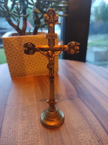 Crucifix sur pied - , /
