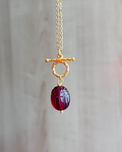 Collier amulette scarabée