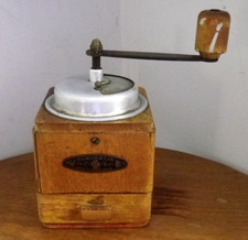 Ancien moulin à café manuel