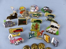 Lot de 19 PIN'S RENAULT Clio