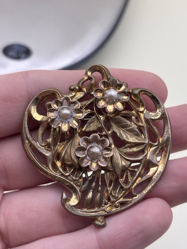 Broche laiton doré - en, floral