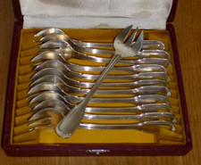 Ravinet Denfert - 12 fourchettes à huître Métal argenté, modèle filet