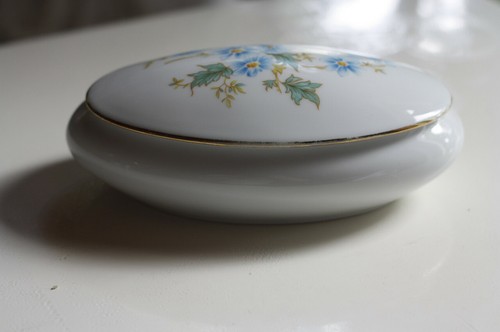 Bonbonnière ovale porcelaine