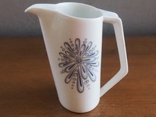 Pot à lait Royale Limoges . Haut 13 cm .Diam base 6,5 cm. Vintage 1970. TBE