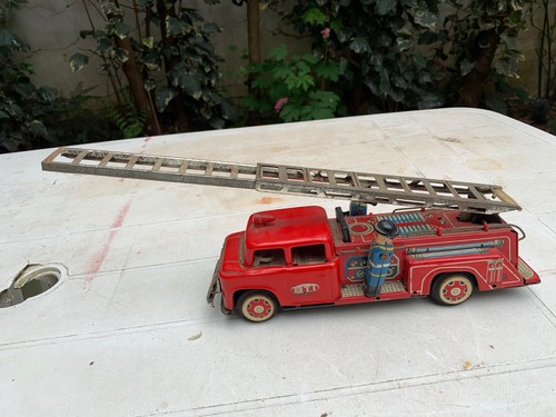 Ancien camion pompier a - ancien,