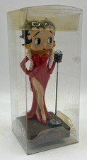 Figurine BETTY BOOP en robe rouge au micro - M6 Interactions - 2000's - Neuf