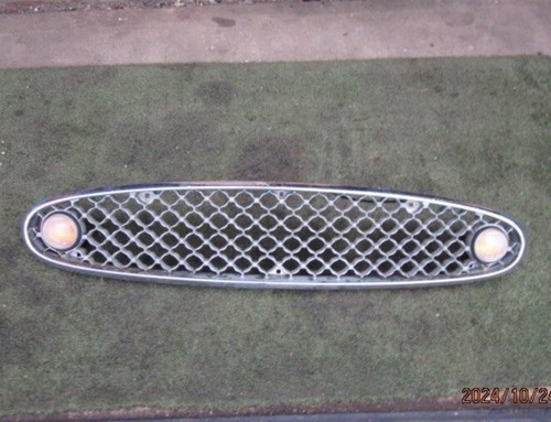 Grille avant nissan - avant, figaro