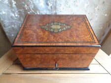 CAVE À CIGARES EN LOUPE - AVEC SA CLÉ - EN MARQUETERIE BOULLE LAITON ET NACRE