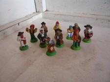 SANTON DE PROVENCE /  10 PERSONNAGES   TERRE CUITE HAUTEUR  3.5