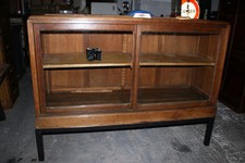 Vitrine de pharmacie 1900 meuble de métier meuble industriel décoration