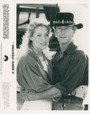 PAUL HOGAN LINDA KOZLOWSKI CROCODILE DUNDEE  2 1988 PHOTO ORIGINAL