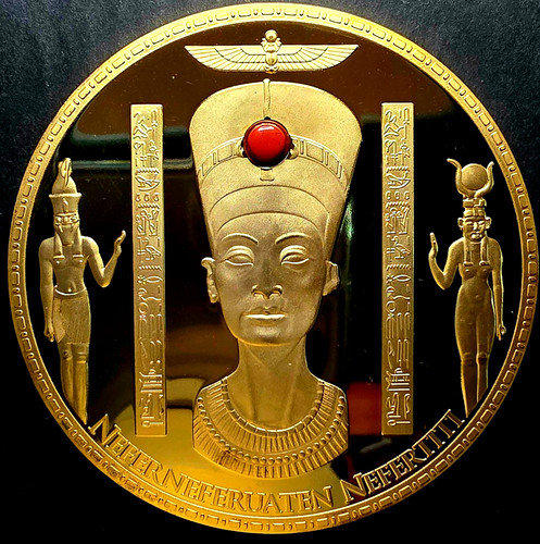 Médaille nefertiti - -,