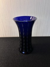 Vase bleu taillé en cristal