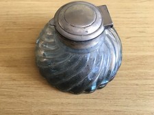 ANCIENS ENCRIERS  EN VERRE ET SUPPORT  PORTE-PLUMES  ECOLE BUREAU PUPITRE