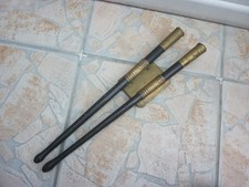 Paire d'anciennes baguettes en ébène et laiton pour tambour ancien , musique.