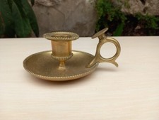 Ancien bougeoir à main en laiton à contour perlé mesurant 12 cm X 9,5 cm