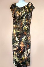 Très jolie robe avec une coupe flatteuse de chez Escada, parfait état, M