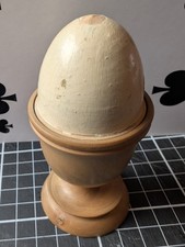 Objet vintage prestidigitation magie en bois. Disparition d'un oeuf. coquetier