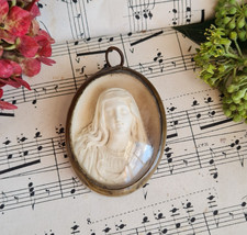 ANCIEN MEDAILLON A SUSPENDRE CADRE RELIQUAIRE VIERGE 19EME