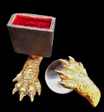 Nécessaires de bureau en bronze doré patte d'alligator et cristal. Presse-papier