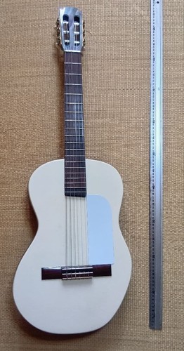 Guitare classique silencieuse