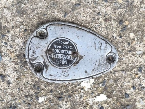 Plaque cache vis avec numéro - #plaque,