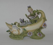 ANCIEN SUJET ART NOUVEAU EN PORCELAINE CYGNE FILLETTE BARQUE