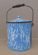 Ancien pot de chambre émaillé seau hygiénique bleu déco vintage poubelle
