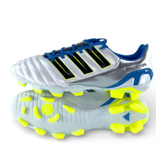 Crampons de football blancs