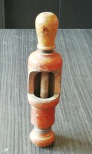 Outil Ancien BOUCHONNEUSE EN