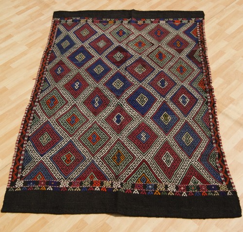 Tapis brodé kelim - tapis,