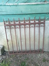 Portail Ancien En Fer Forgé