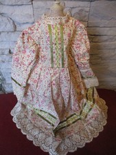 MAGNIFIQUE ROBE POUR POUPEE ANCIENNE TISSU LIBERTY ET DENTELLE ANCIENNE / TBE