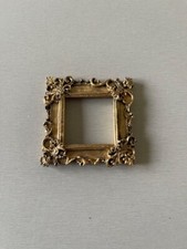 moulure décorative dorée