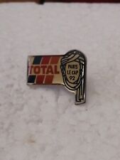 Pin's Pins Pin LAPEL TOTAL RALLYE "Paris Le Cap 92"