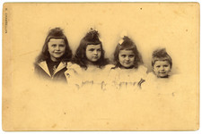 Quatre petites soeurs, à Vendoeuvre Vintage silver print 	 Tirage 