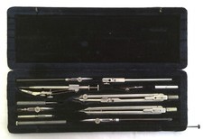 ANCIENNE BOITE COMPAS